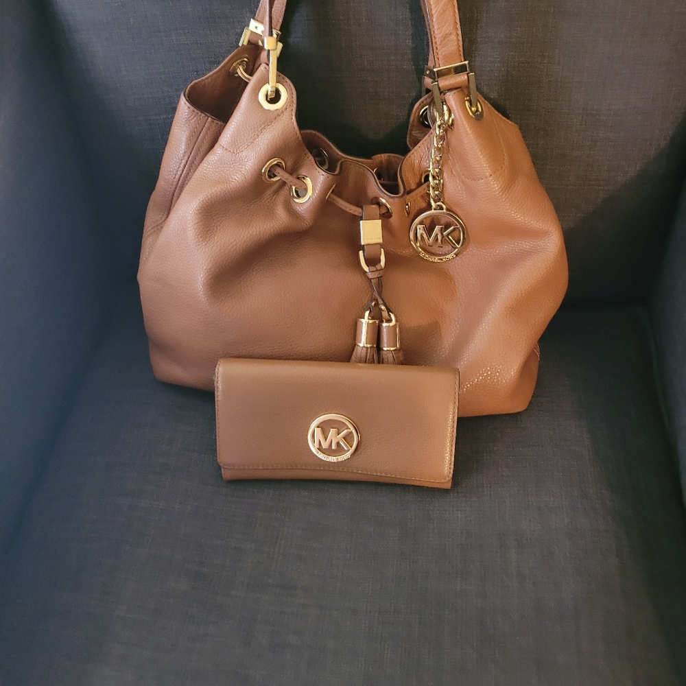 Michael Kors Large Camden Drawstring & Wallet